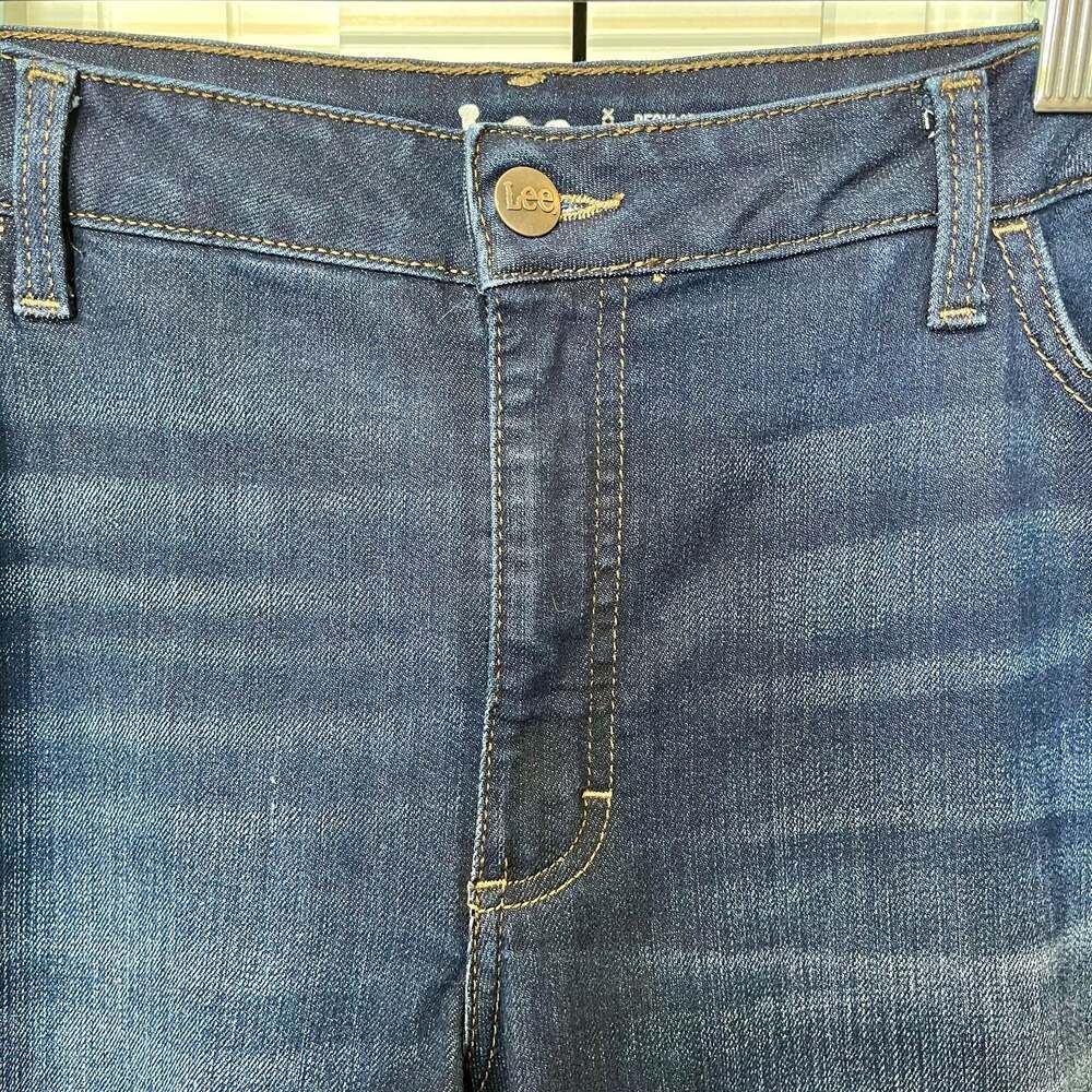 Lee Women's Regular Fit Straight Leg Mid Rise Dark Wash Jeans - Picture 3 of 9